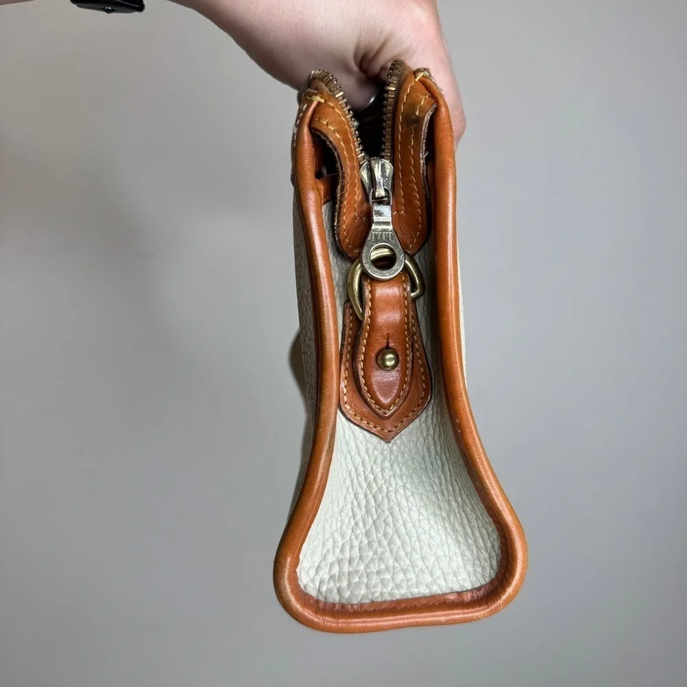 Dooney & Bourke Cream and Tan Leather Bag Vintage - Picture 9 of 15